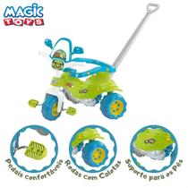 Triciclo Infantil Tico Tico Motoca Dino Verde Com Haste Removível Acessórios E Adesivo - MAGIC TOYS