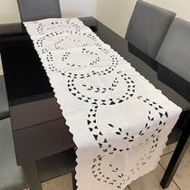 Trilho Balcão Bordado Lindíssimo Caseado 1,95 X 0,47 Tecido Oxford Trilho Balcão Bordado Lindíssimo Caseado 1,95 X 0,47 Tecido Oxford