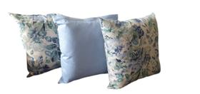 Trio de Almofadas Decorativas Linho e Camurça Flores Branco e Azul Trio de Almofadas Decorativas Linho e Camurça Flores Branco e Azul