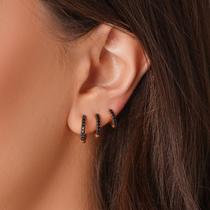 Trio de argolas cravejado em zircônias negras com detalhe em ródio negro Trio de argolas cravejado em zircônias negras com detalhe em ródio negro