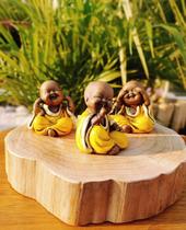 Trio de budas baby envelhecido c/ amarelo 8cm Trio de budas baby envelhecido c/ amarelo 8cm