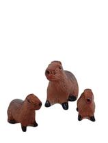 Trio de Capivara de porcelana miniaturas enfeite