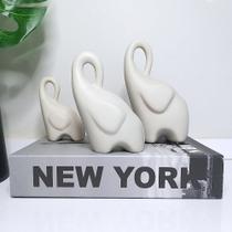 Trio de elefantes decorativos em cerâmica gelo ou preto fosco