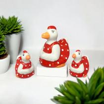 Trio de Galinha de Porcelana MINIATURA - Vestido Vermelho - Decore Casa