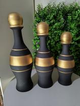 *trio de garrafas pino para decoração na cor preta com dourado fosco