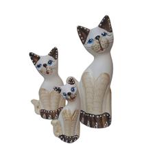 Trio de Gatos: Um Toque de Alegria e Aconchego para sua Casa