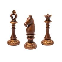 Trio de peças do xadrez decorativas em resina