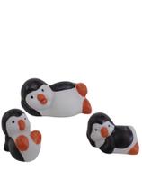 Trio de Pinguins deitado de porcelana miniaturas enfeite