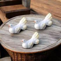 Trio de Pomba Porcelana Leque - Branco com Dourado Mini Miniatura - HP Decor