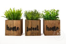 Trio de Vasinhos Decorativos com Frase Home Sweet Home e Planta Artificial Inclusa Trio de Vasinhos Decorativos com Frase Home Sweet Home e Planta Artificial Inclusa