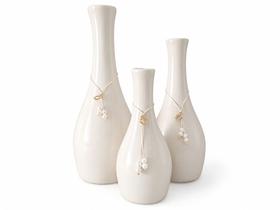 Trio de Vasos Decorativos Brancos em Cerâmica com Pingente Trio de Vasos Decorativos Brancos em Cerâmica com Pingente