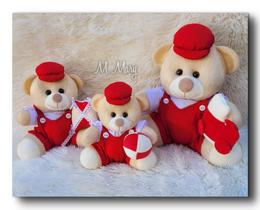 Trio urso pelúcia vermelho macacão com brinquedos nichos e decorações
