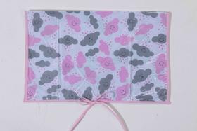 Trocador de bebe para levar na Bolsa Estampado Chuva de amor Rosa cinza Plastificado Trocador de bebe para levar na Bolsa Estampado Chuva de amor Rosa cinza Plastificado