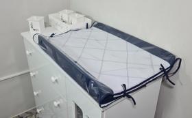 Trocador De Cômoda Anatômico Americano Plastificado Azul Marinho Com Branco