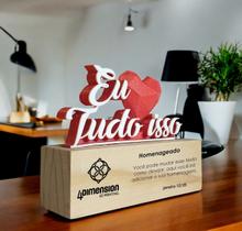 Troféu "Eu Amo Tudo isso" Texto com objeto 3D adicionado Troféu "Eu Amo Tudo isso" Texto com objeto 3D adicionado