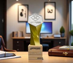 Troféu tipo taça com brasão da logo em resina