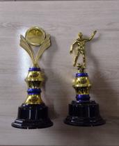 Troféus 1826 e 1827 de 1 e 2 lugar. Troféus 1826 e 1827 de 1 e 2 lugar.