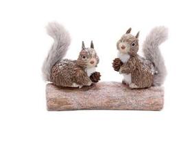 Tronco com esquilos marrons 18x26x13cm