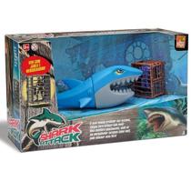 Tubarão Com Boneco Bee Toys Shark Attack 3 Peças