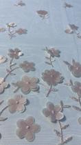 Tule bordado Margarida 3D na cor rose com bege Tule bordado Margarida 3D na cor rose com bege