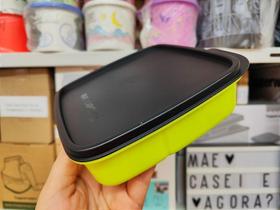 Tupperware Basic Line com Divisórias 550ml Amarelo Neon com Tampa Preta Tupperware Basic Line com Divisórias 550ml Amarelo Neon com Tampa Preta