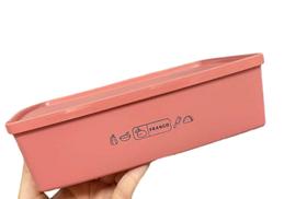 Tupperware de freezer aqui tem frango rosa