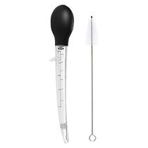 Turkey Baster OXO Good Grips inclinado com escova de limpeza Turkey Baster OXO Good Grips inclinado com escova de limpeza