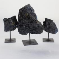 Turmalina Preta na Base Metal Preta Turmalina Preta na Base Metal Preta