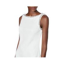 Um novo vestido sem mangas estilo outono com gola redonda fina