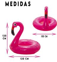 Uma Boia de Flamingo Gigante para Festas na Praia