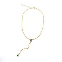 Uma Joia Em Forma De Colar Na Cor Esmeralda E Dourado Uma Joia Em Forma De Colar Na Cor Esmeralda E Dourado