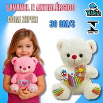 Ursinho de Pelúcia com Coração Love e Detalhes Coloridos 30cm de Pura Fofura