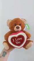 Urso Caco Caramelo de Pelúcia com Coração 'I LOVE YOU' - 21 cm - Presente Especial