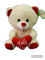 Urso de pelúcia fofo com coração