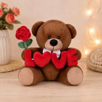 Urso Tedde de Pelúcia Love 22cm Antialérgico Decorativo Presente Romântico Macio Urso Tedde de Pelúcia Love 22cm Antialérgico Decorativo Presente Romântico Macio
