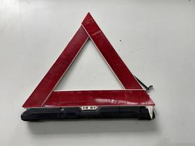 USADO: Triangulo Sinalizador Hyundai I30 2.0 2010 2011 USADO: Triangulo Sinalizador Hyundai I30 2.0 2010 2011