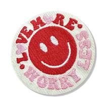 V0009-001 Love More Wore Less Patch Bordado 6,8x6,8cm V0009-001 Love More Wore Less Patch Bordado 6,8x6,8cm
