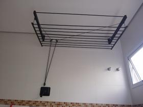 Varal de parede tradicional com manivela em alumínio