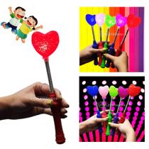 Varinha Mágica LED Coração Coloridos Brilhante Pisca Para Festa Criança Vermelho - OK016COVM - Grande