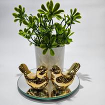 Vasinho floral com bandeja redonda e passarinhos de porcelana