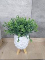 Vaso abacaxi branco com flor sintética
