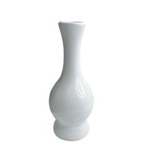 Vaso branco alto decorativo de cerâmica com trabalhado