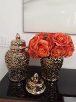 Vaso Cerâmica Com Arranjo De Rosas Vaso Cerâmica Com Arranjo De Rosas