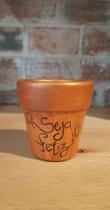 Vaso cerâmica decorativo para plantas com mensagem afetiva Seja Feliz para lembrancinha