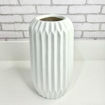 Vaso de cerâmica branco fosco canelado 25ax13l/cm