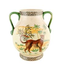 Vaso De Cerâmica Exclusivo: Uma Ode À Aventura E Ao Exótico