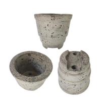 Vaso de Cimento Leve para Plantas 14x12 cm Artesanal Redondo Com Pé Manchado Preto