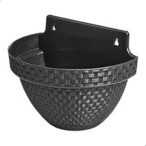 Vaso de Parede Meia Lua Preto 3L com Prato Antidengue 24x18x16cm em Plástico Resistente Vaso de Parede Meia Lua Preto 3L com Prato Antidengue 24x18x16cm em Plástico Resistente