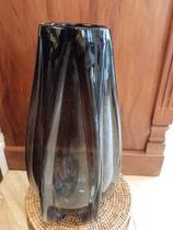 Vaso de Vidro Fumê com Design Orgânico 39 cm de altura x 21 cm de diametro Vaso de Vidro Fumê com Design Orgânico 39 cm de altura x 21 cm de diametro