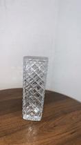 Vaso de Vidro Transparente Losango Ø7,6Xh15,6Cm - Elegância Compacta para sua Decoração Vaso de Vidro Transparente Losango Ø7,6Xh15,6Cm - Elegância Compacta para sua Decoração